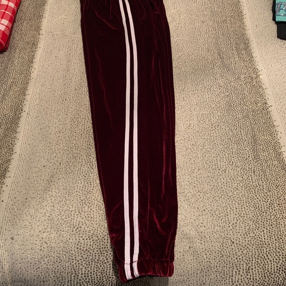 Burgundy sweats - Picture 2 of 3